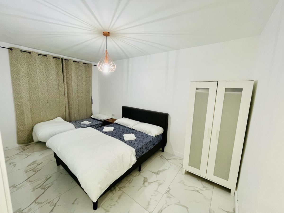 Queen Apartments Santa Coloma de Gramanet Zewnętrze zdjęcie