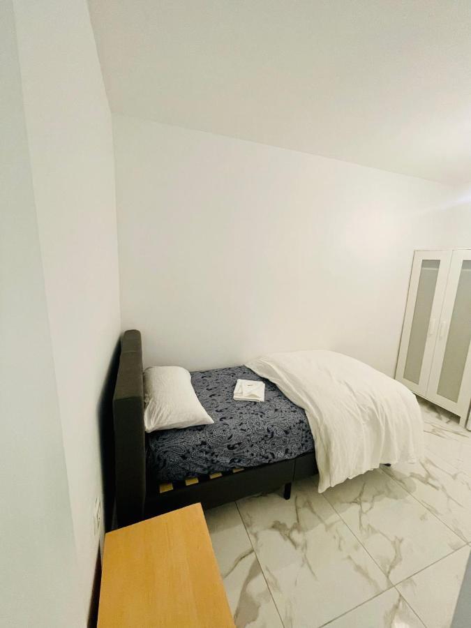 Queen Apartments Santa Coloma de Gramanet Zewnętrze zdjęcie